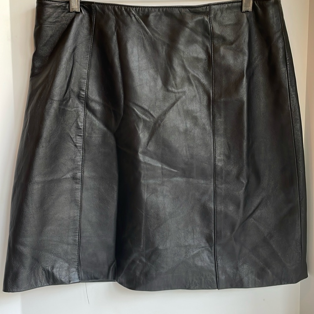 Leather Limited butter soft 100% leather zip back fully lined mini skirt size 10